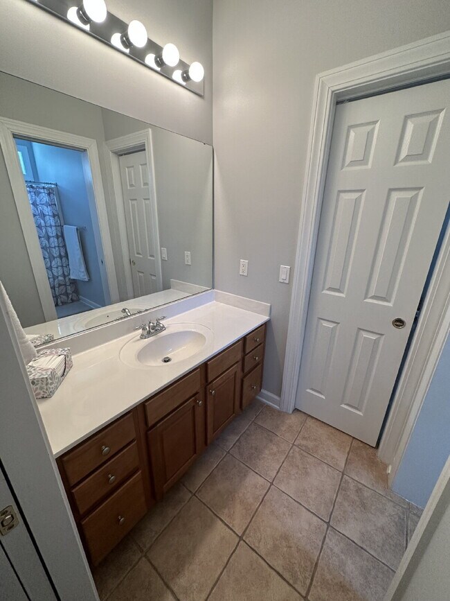 Building Photo - Beautiful 4-Bedroom Home in Desirable Baynard Park! | Hardwood Floors, Corian Countertops & Priva...