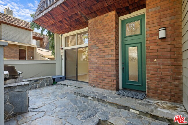 Building Photo - 13360 Maxella Ave