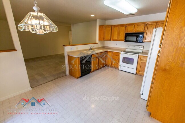 Building Photo - 10864 E Lindner Ave