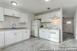 Building Photo - 816 Hickory Hill Dr