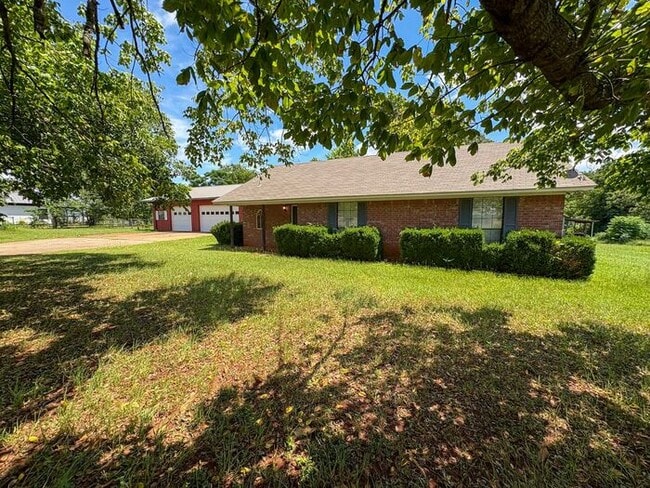 Primary Photo - Available Now! 3 Bed 2 Bath on 2 Acres in ...