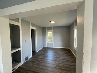 Den - 3130 32nd St SE