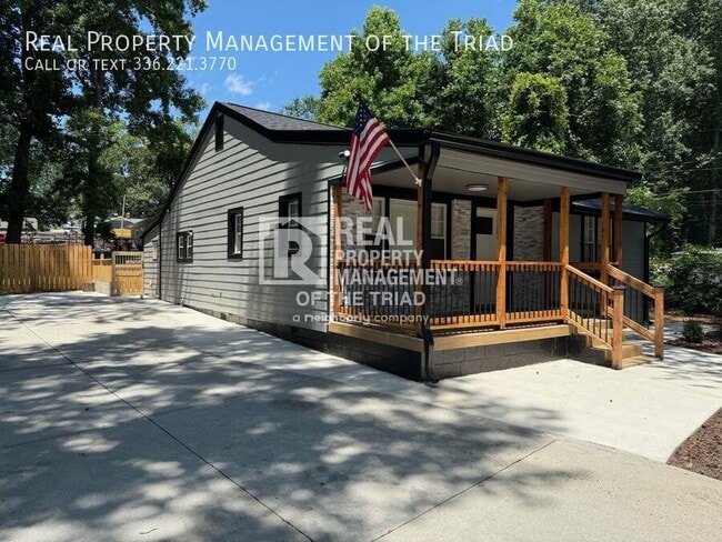 Building Photo - 1715 McKnight Mill Rd