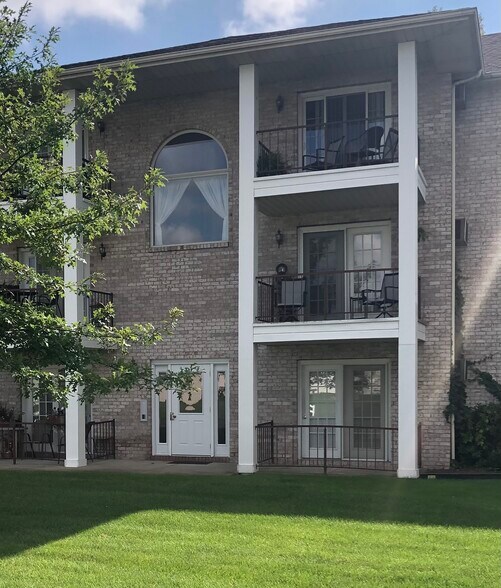 Building Photo - 7398 Eisenhower Dr