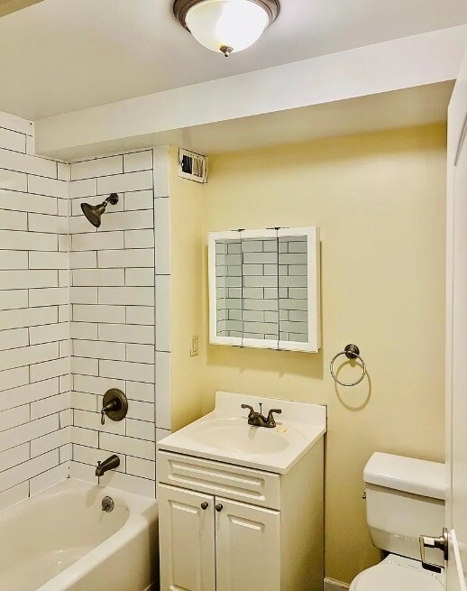 Building Photo - 143 Main St