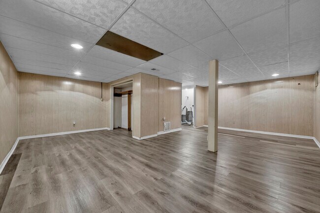 Building Photo - 2221 Avenue W26th St