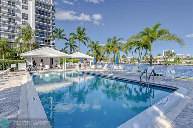Building Photo - 6319 Bay Club Dr