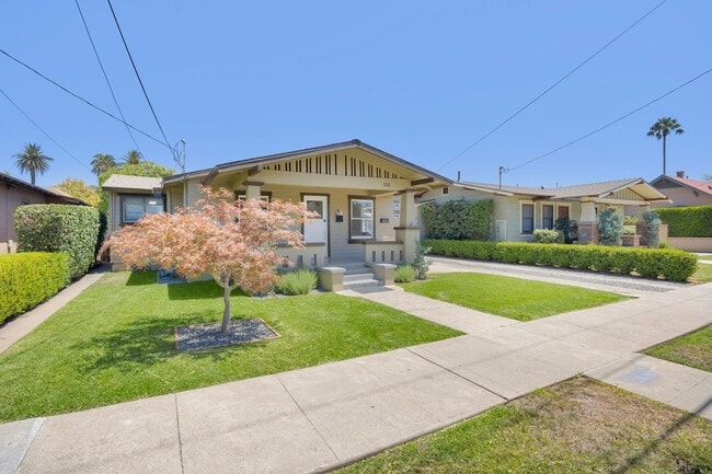 Building Photo - 3 Bedroom, 1 Bathroom Home – Ideal for Stu...