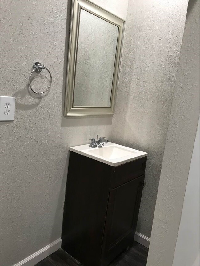 Building Photo - 1020 N Main St