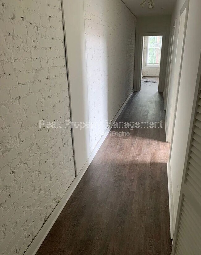 Building Photo - 308 W Broad St