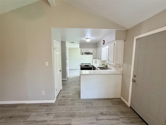 Building Photo - 7876 Bender Rd