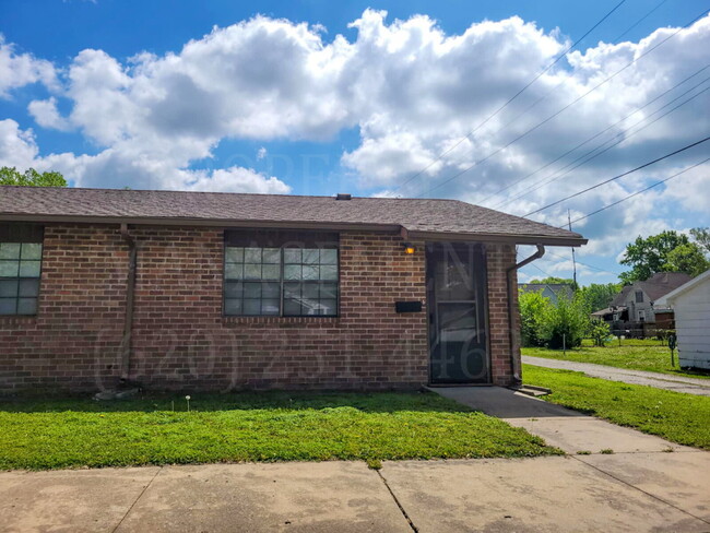 Building Photo - One Bedroom in quiet neighborhood