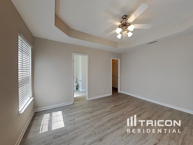 Building Photo - 142 Lyndhurst Dr