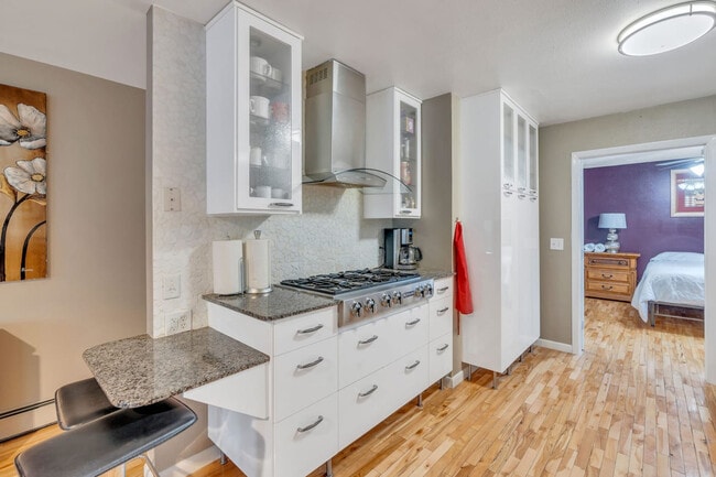 Building Photo - 665 Columbus St E