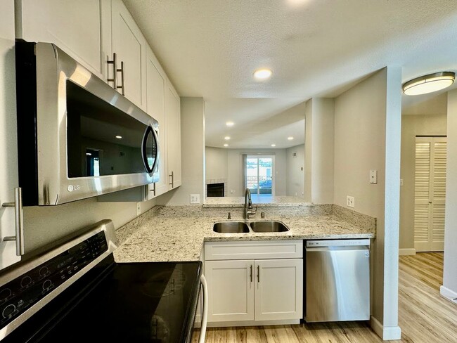 Building Photo - Beautifully Upgraded 2-Bedroom Condo in La...