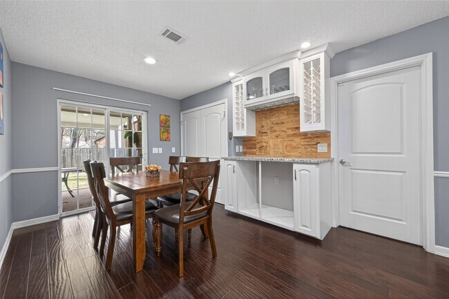 Building Photo - 35 Sheep Meadow Pl