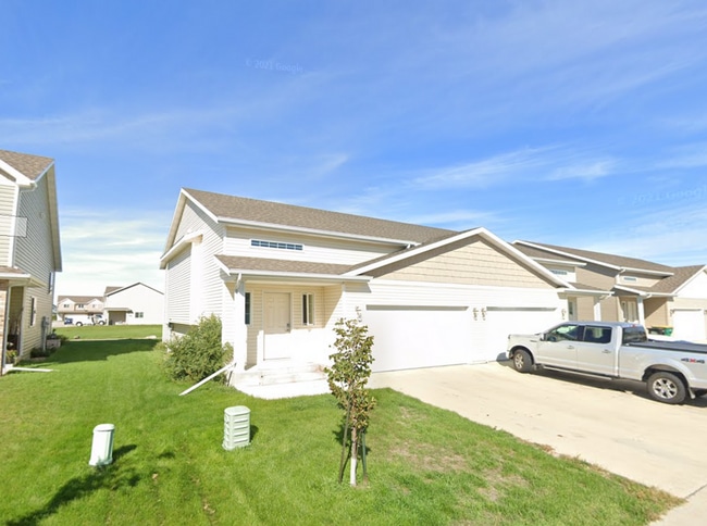 Building Photo - 3 Bed 2 Bath Twin Home