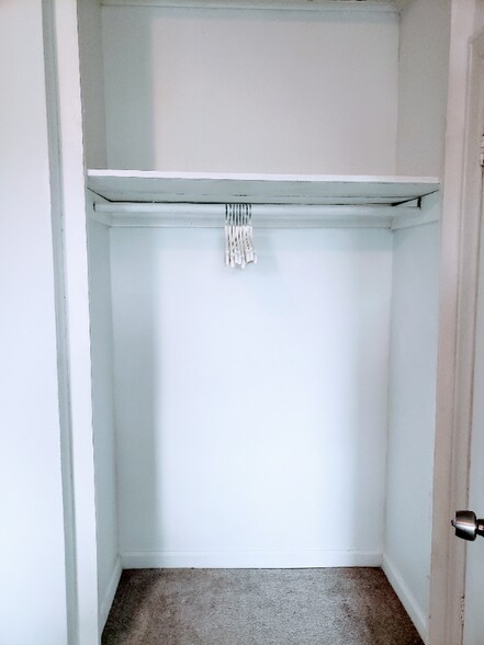 Building Photo - 628 William St