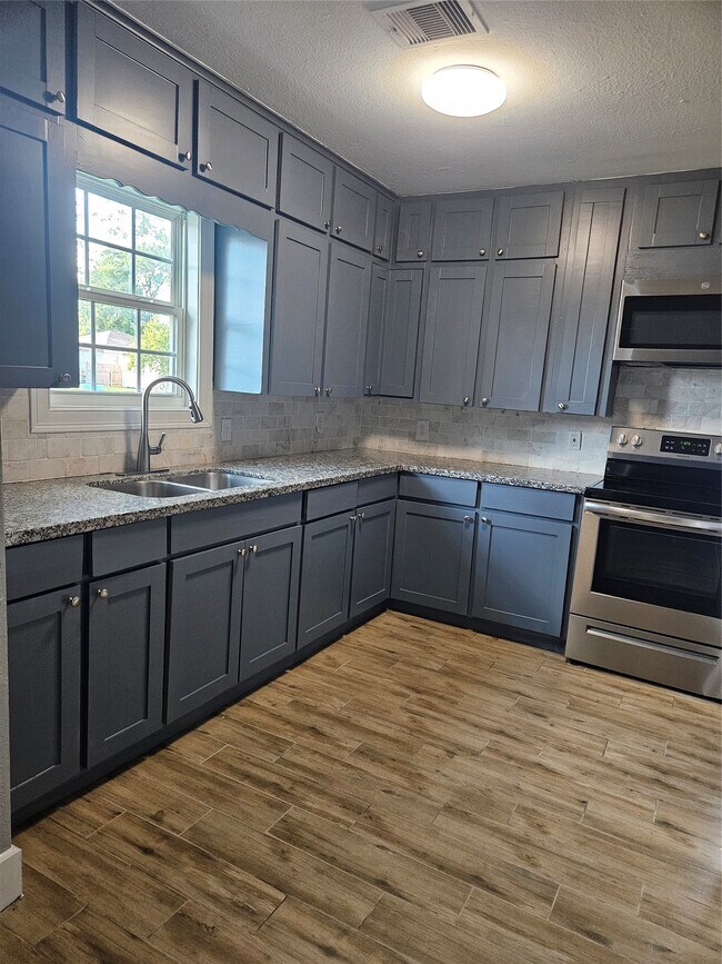 Building Photo - 2017 3rd St