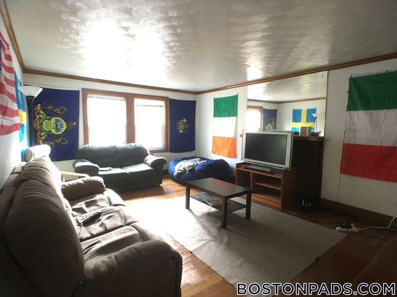 Building Photo - 22 Radnor Rd