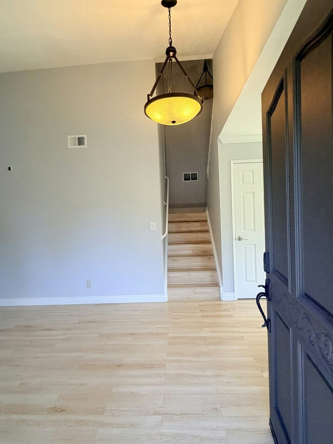 Building Photo - 66 Snyder Way