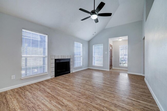 Building Photo - 15102 Jordan Oaks St