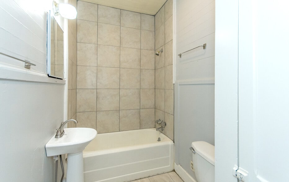 Bathroom - 36 Forrest St