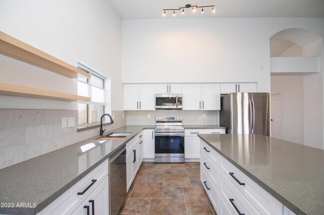 Building Photo - 11532 W Clover Way