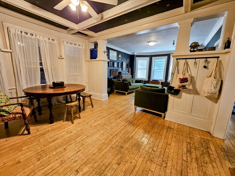 Building Photo - 2622 N Stowell Ave