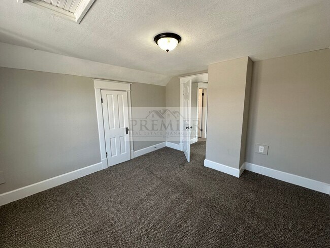 Building Photo - 184 W North St