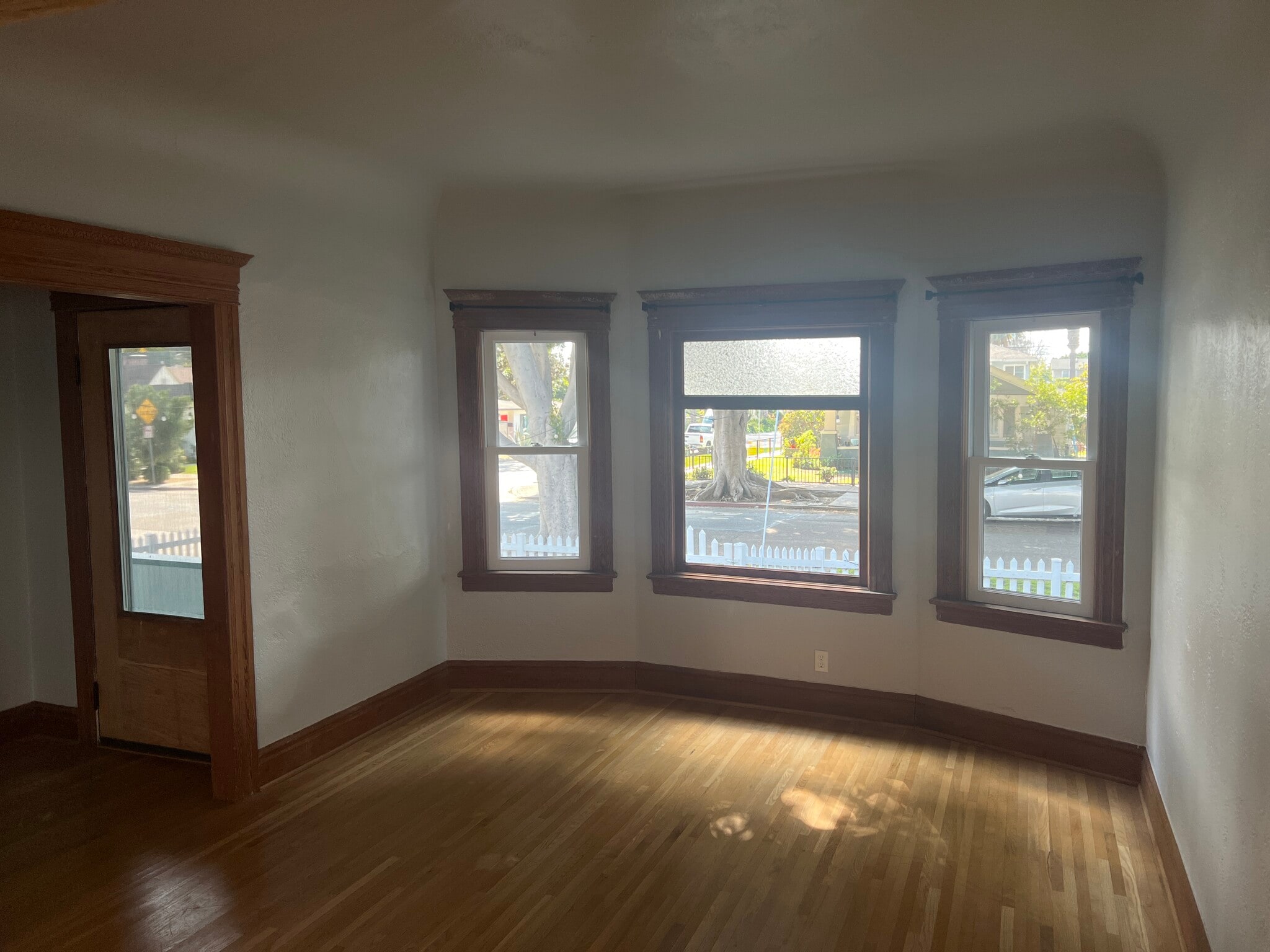 Building Photo - 4190 Lincoln Ave