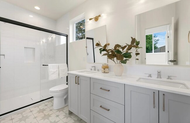 Building Photo - Modern & Tranquil Townhome in Seattle's Ce...
