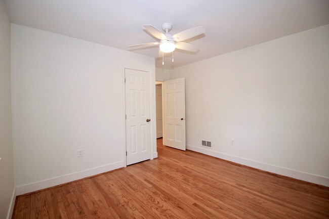 Second Bedroom - 3919 Oak Street