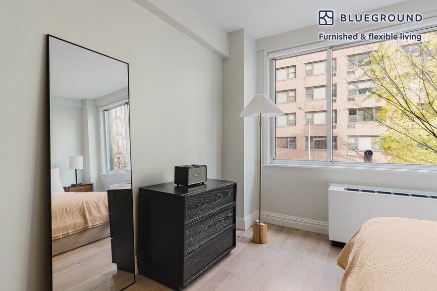 Building Photo - 340 E 51st St