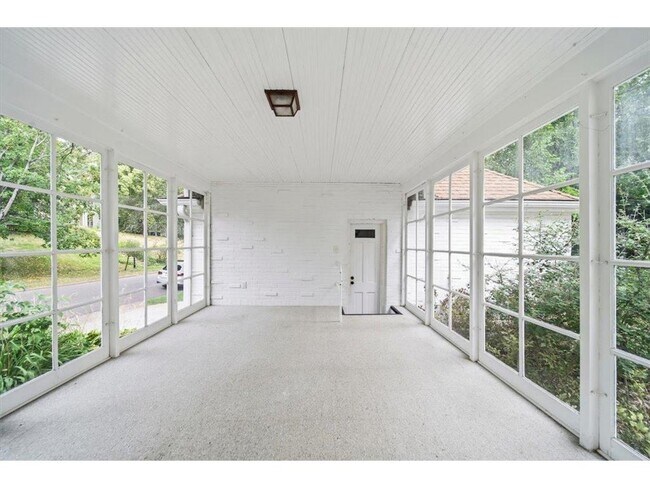 Building Photo - 3916 W 28th St