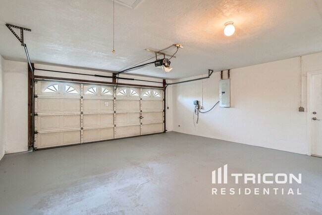 Building Photo - 10 Pittman Dr