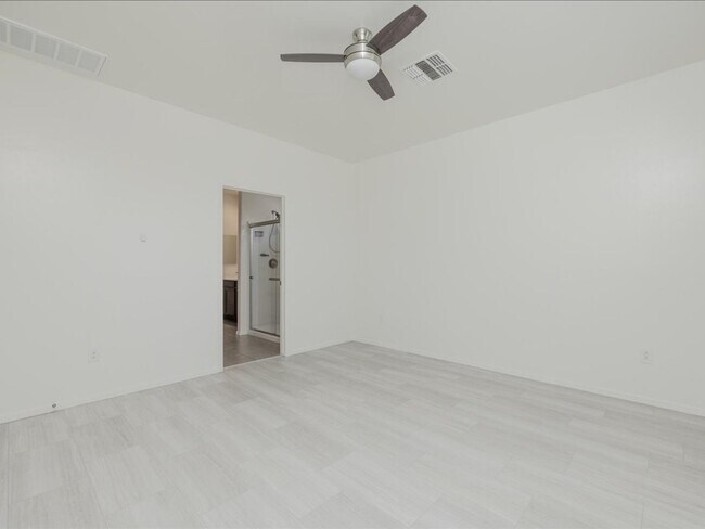 Building Photo - 3 Bedroom 2 Bathroom With Den      SOLAR PANELS! BRAND NEW FULL INTERIOR PAINT!! BRAND NEW EPOXY ...