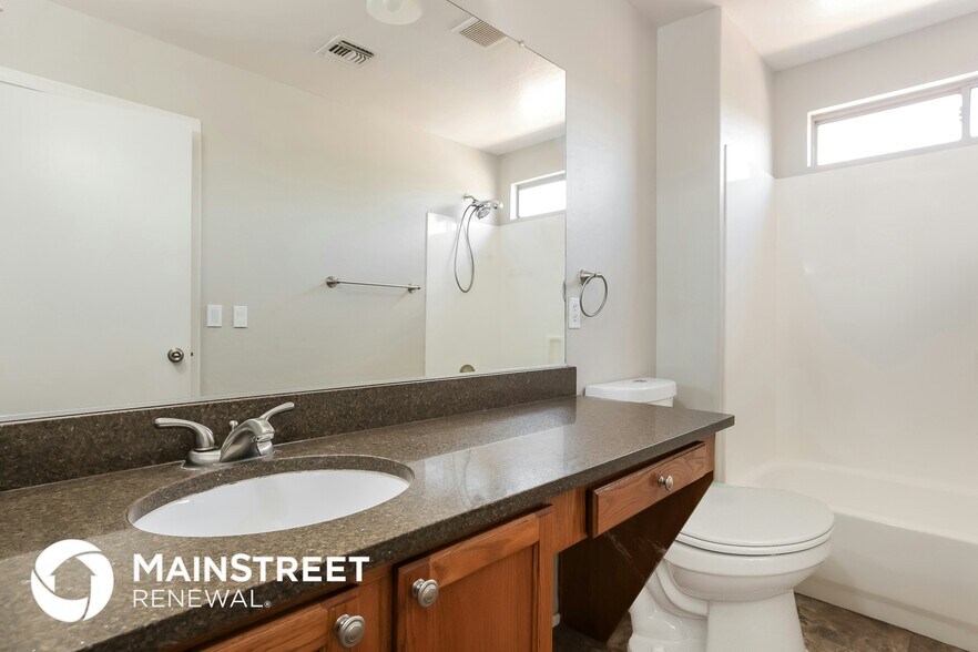 Building Photo - 12330 W Valentine Ave