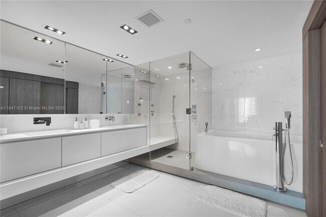 Building Photo - 3535 S Ocean Dr