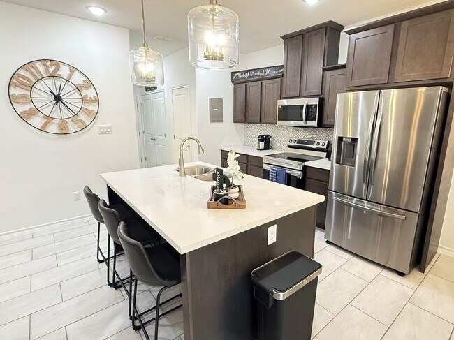 Building Photo - 9916 Kaspar Dr