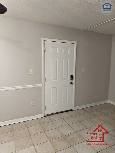 Building Photo - 915 S Seminole Dr