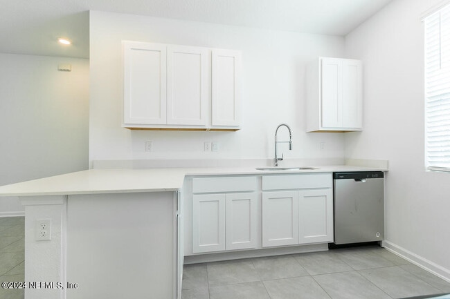 Building Photo - 215 Elmhurst Ln