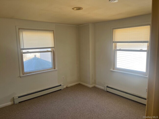 Building Photo - 178 Adirondack Dr