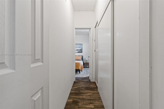 Building Photo - 2453 SW 17th St