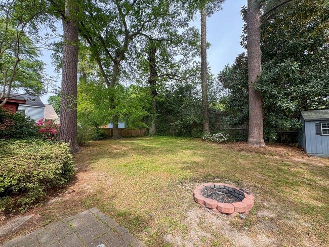 Building Photo - Charming 3 Bed 2 Bath Fayetteville Home