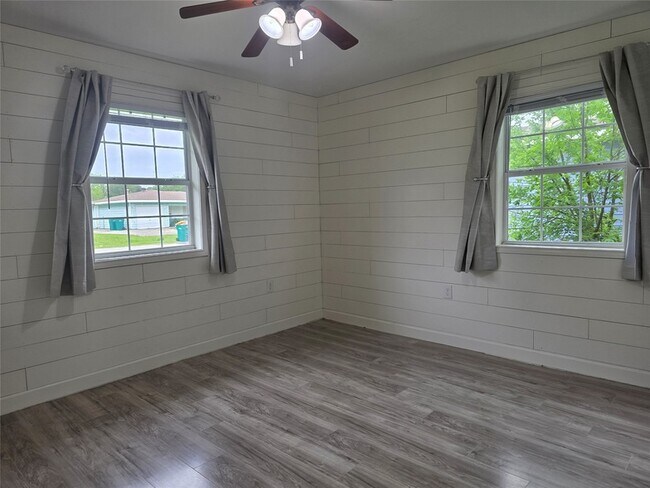 Building Photo - 209 Franlee St