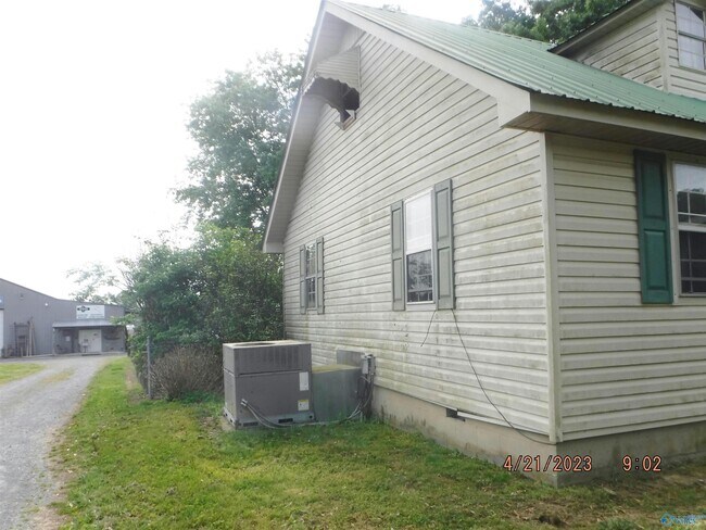 Building Photo - 172 Blair Rd