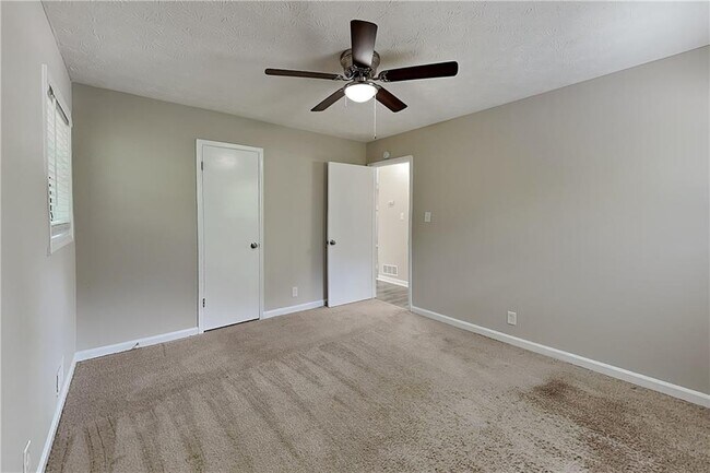 Building Photo - 1627 Eric Cir