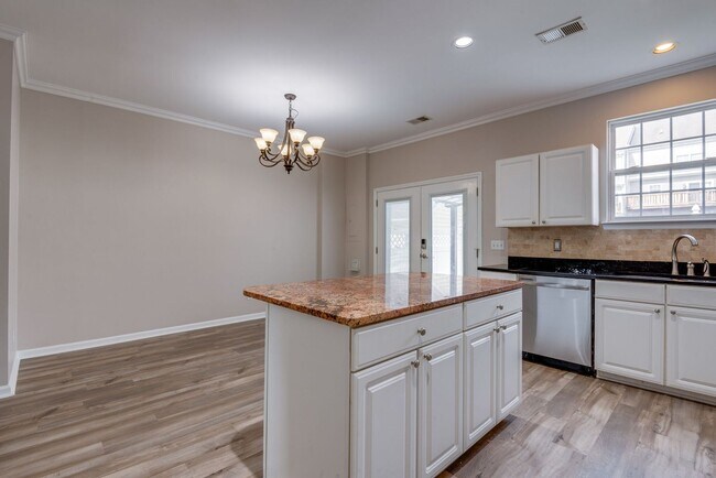 Building Photo - Beautiful Lenox Village Townhome!