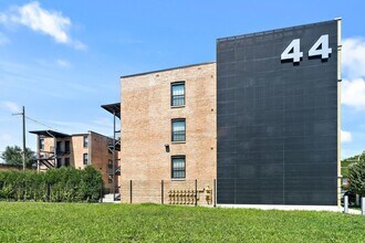 Building Photo - 325 E 44th St